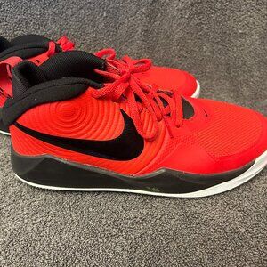 Nike Team Hustle Red/Black Nikes Size 6.5 Men/Youth--Excellent condition